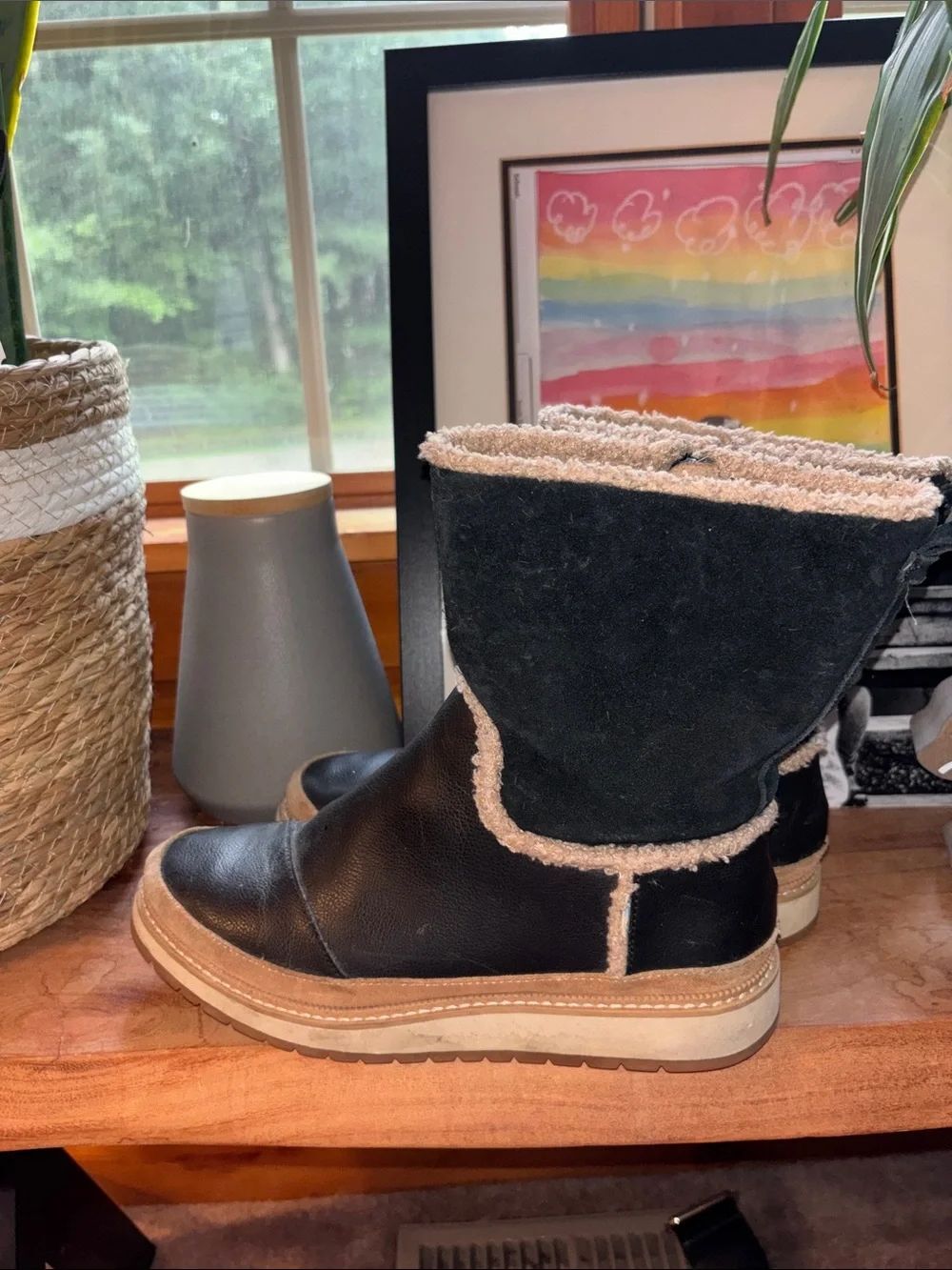 Toms Black Leather and Tan Trim Shearling-Edged Boots